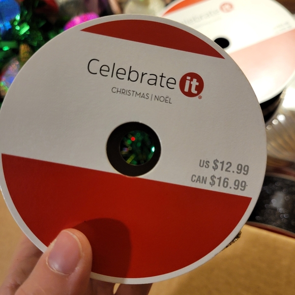 Gold Ribbon - Picture 2 of 3